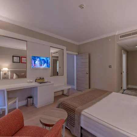 Lrs Port River & فندق