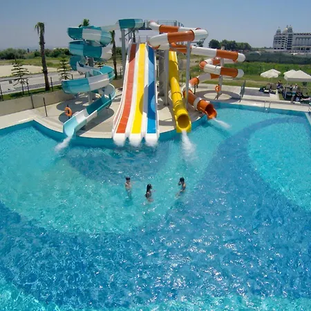 Lrs Port River & فندق