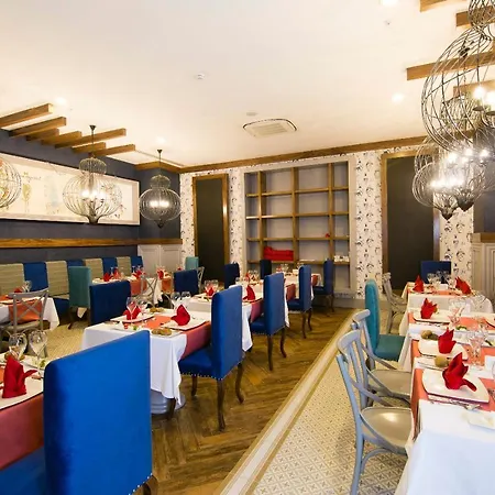 Lrs Port River & فندق