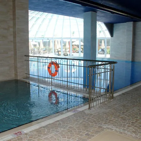 Lrs Port River & فندق