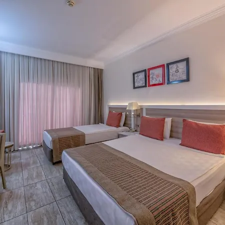 Lrs Port River & فندق