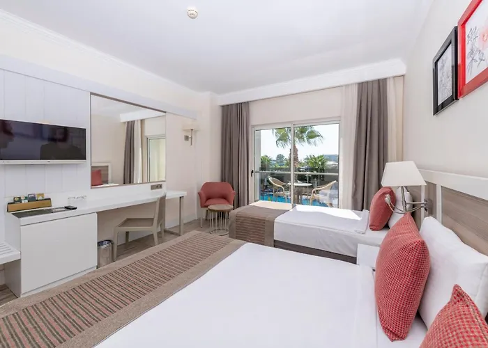 Lrs Port River & Hotel Side